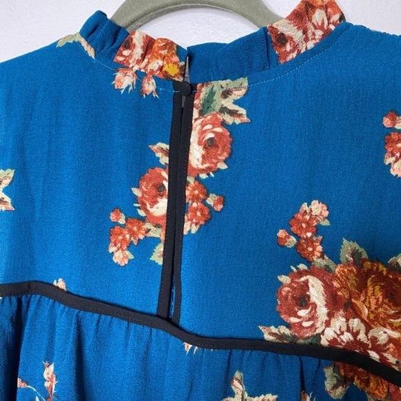 LAST ONE! NWT MOD Cold Shoulder Top in Teal Blue Ditsy Floral Print - Picture 7 of 9